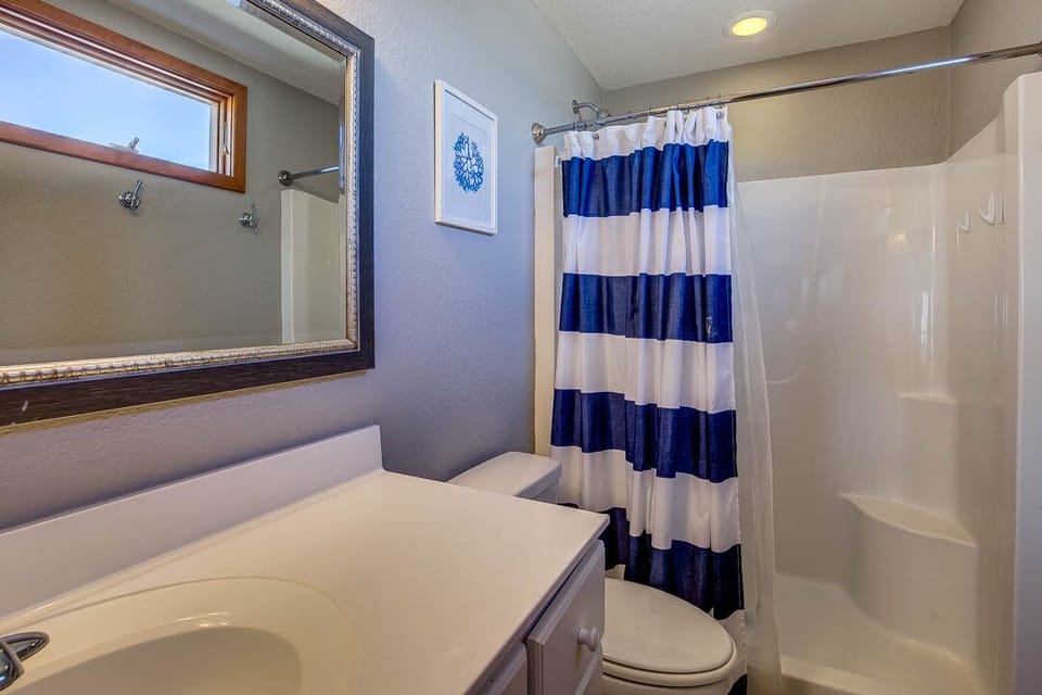 Mid-Level King Master Bathroom