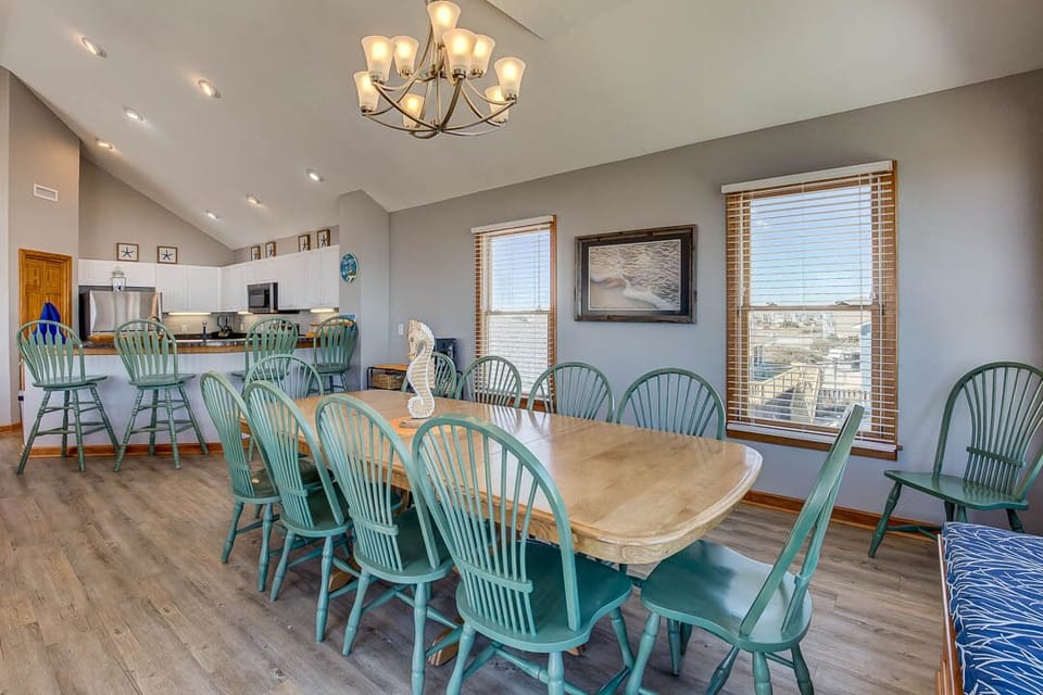Top-Level Dining Room with Table (seats 10)