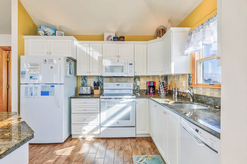 Top-Level Kitchen with Bar (seats 3)