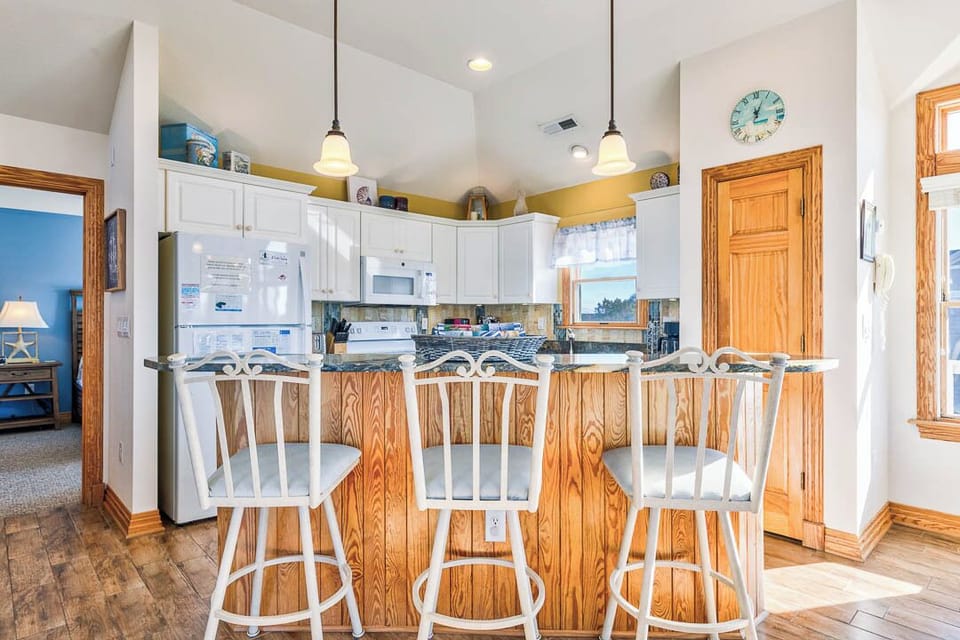 Top-Level Kitchen with Bar (seats 3)