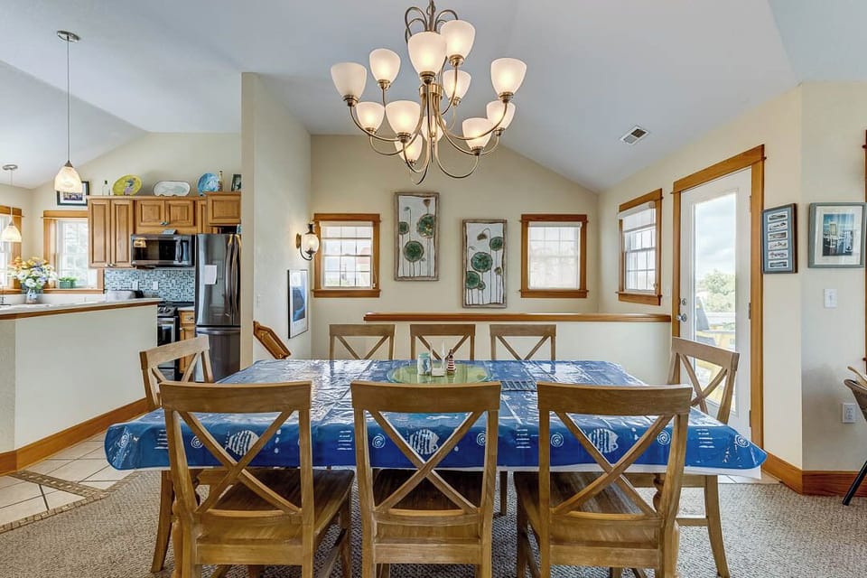 Top-Level Dining Room with Table (seats 8)