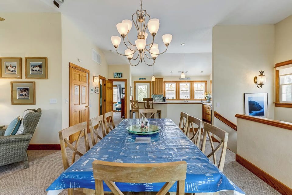 Top-Level Dining Room with Table (seats 8)