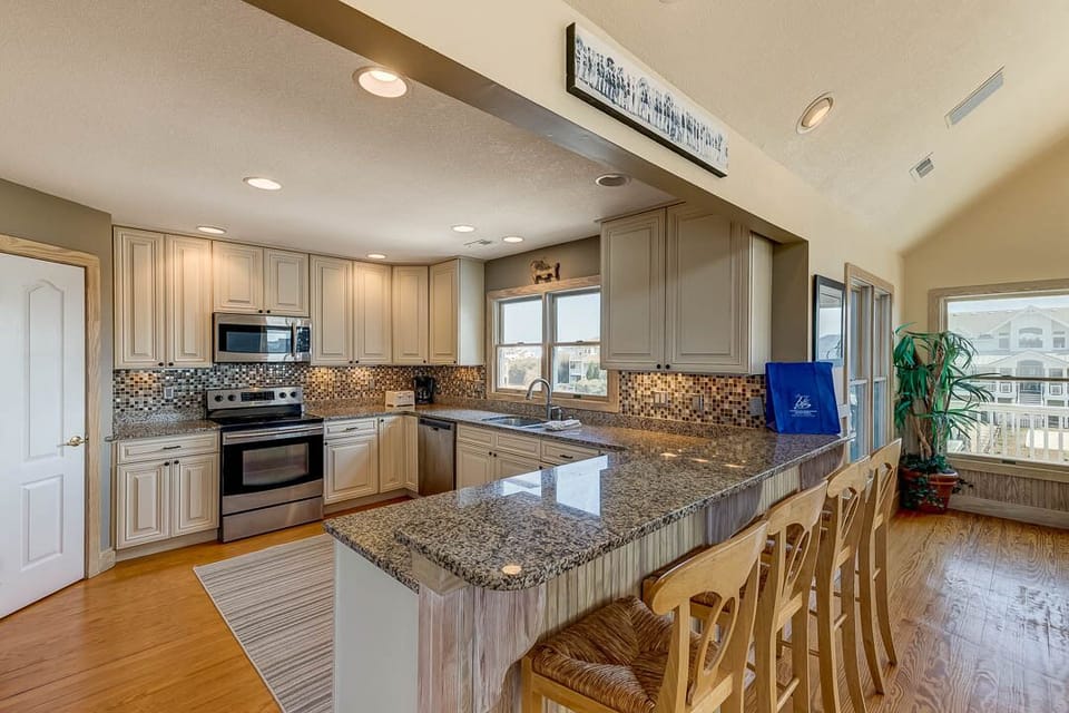 Top-Level Kitchen with Bar seats 4