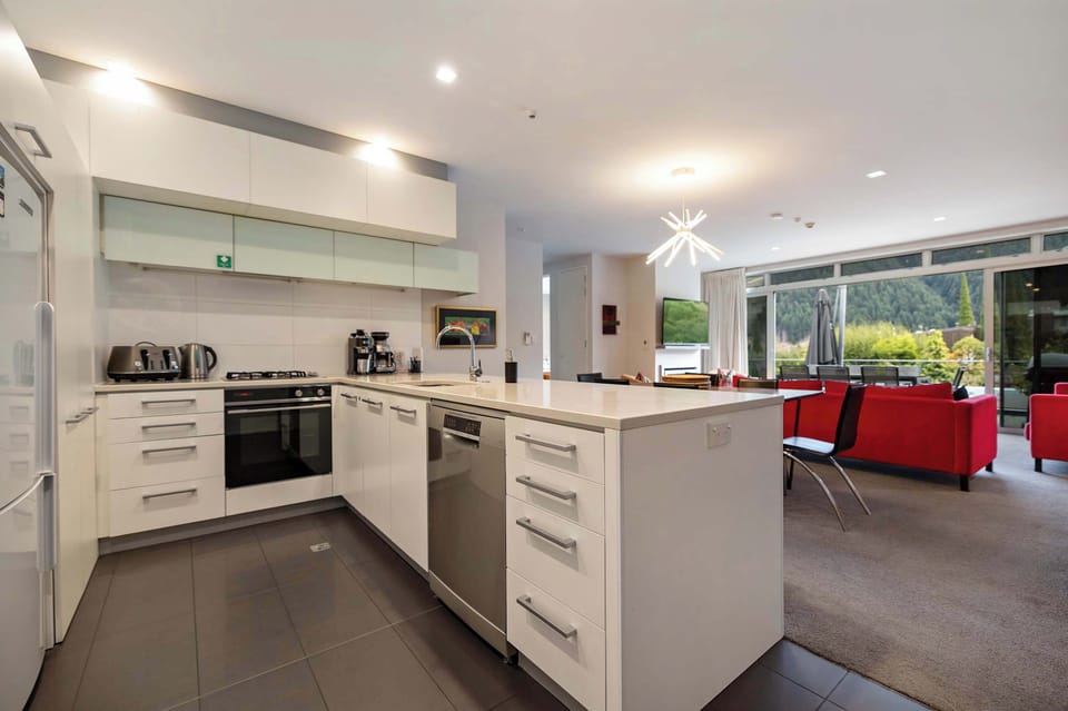 Kitchen with gas hob, oven and dishwasher