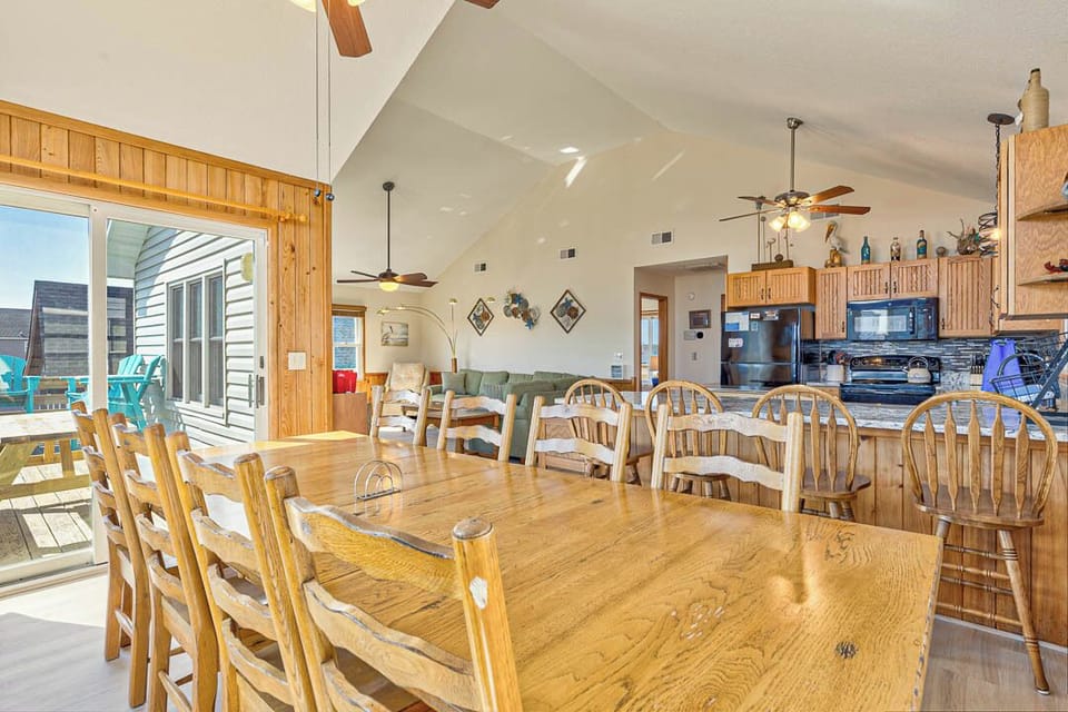 Top-Level Dining Room with Table (seats 8)
