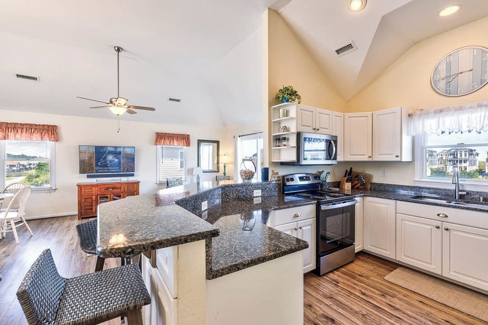 Top-Level Kitchen with Bar (seats 3)