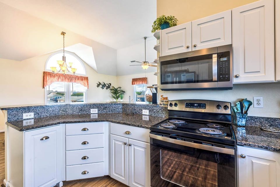 Top-Level Kitchen with Bar (seats 3)