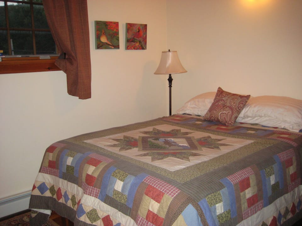 Queen bed in south loft.