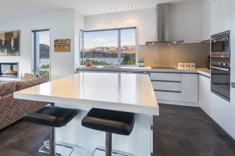 A spacious kitchen that is very well stocked for your conveniennce