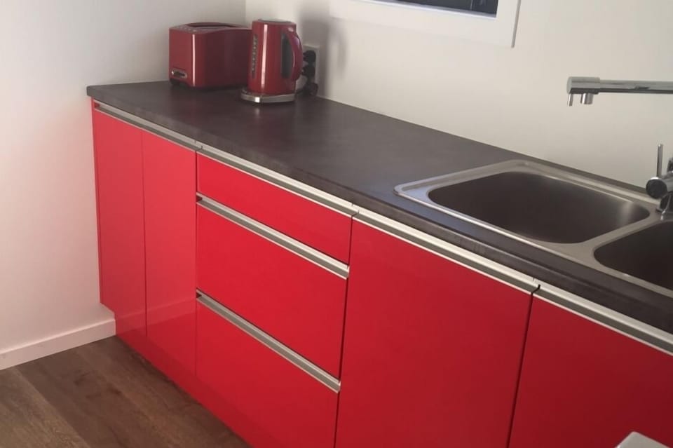 Super Clean Kitchenette