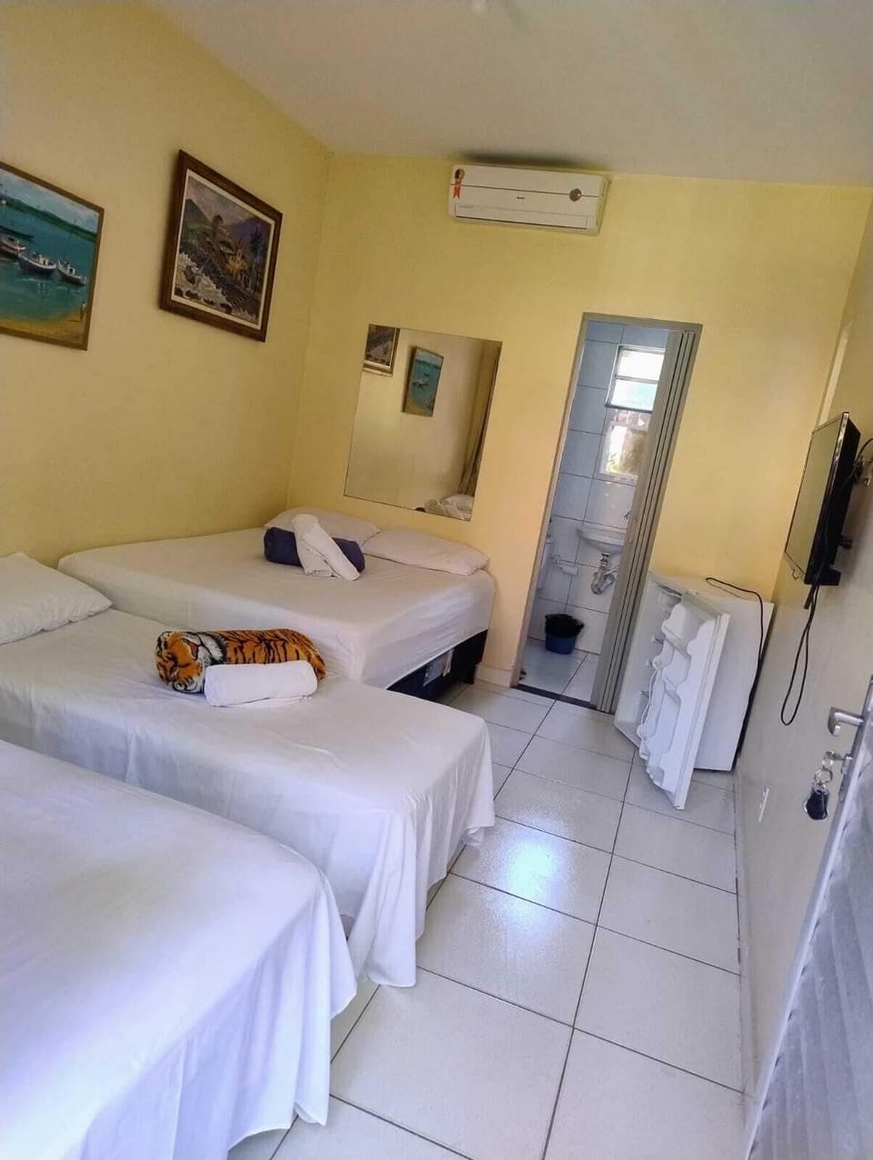 Family Quadruple Room | Blackout drapes, free WiFi, bed sheets