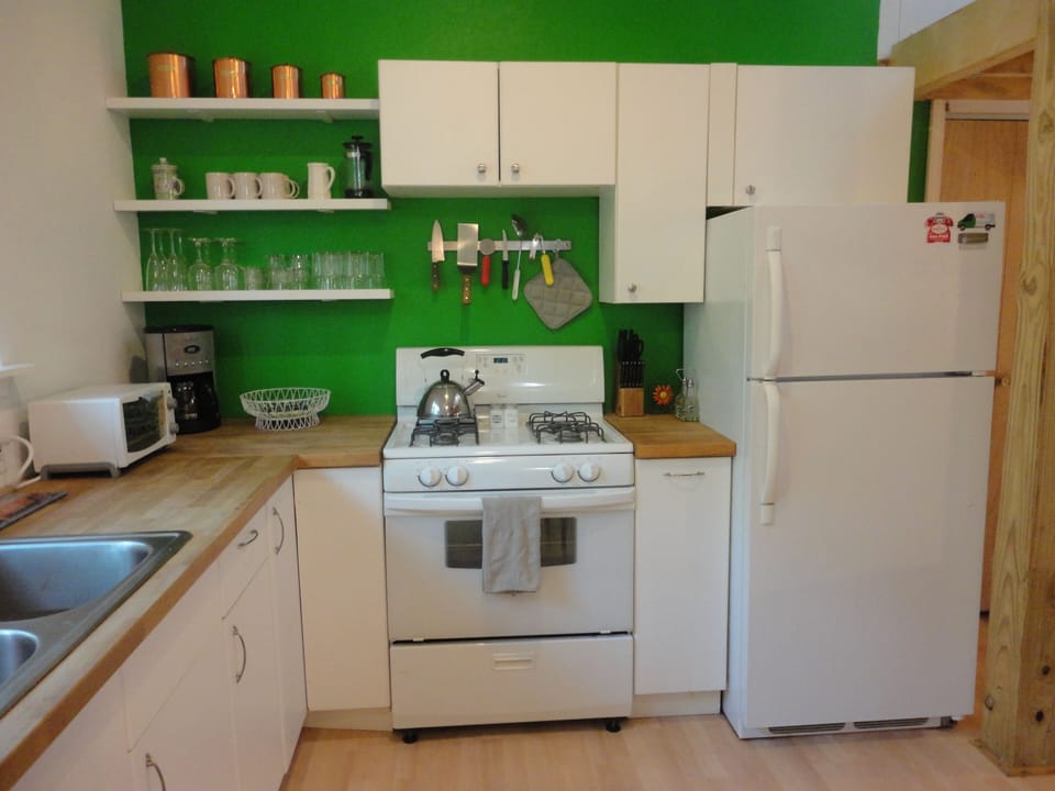 Fully equipped kitchen.