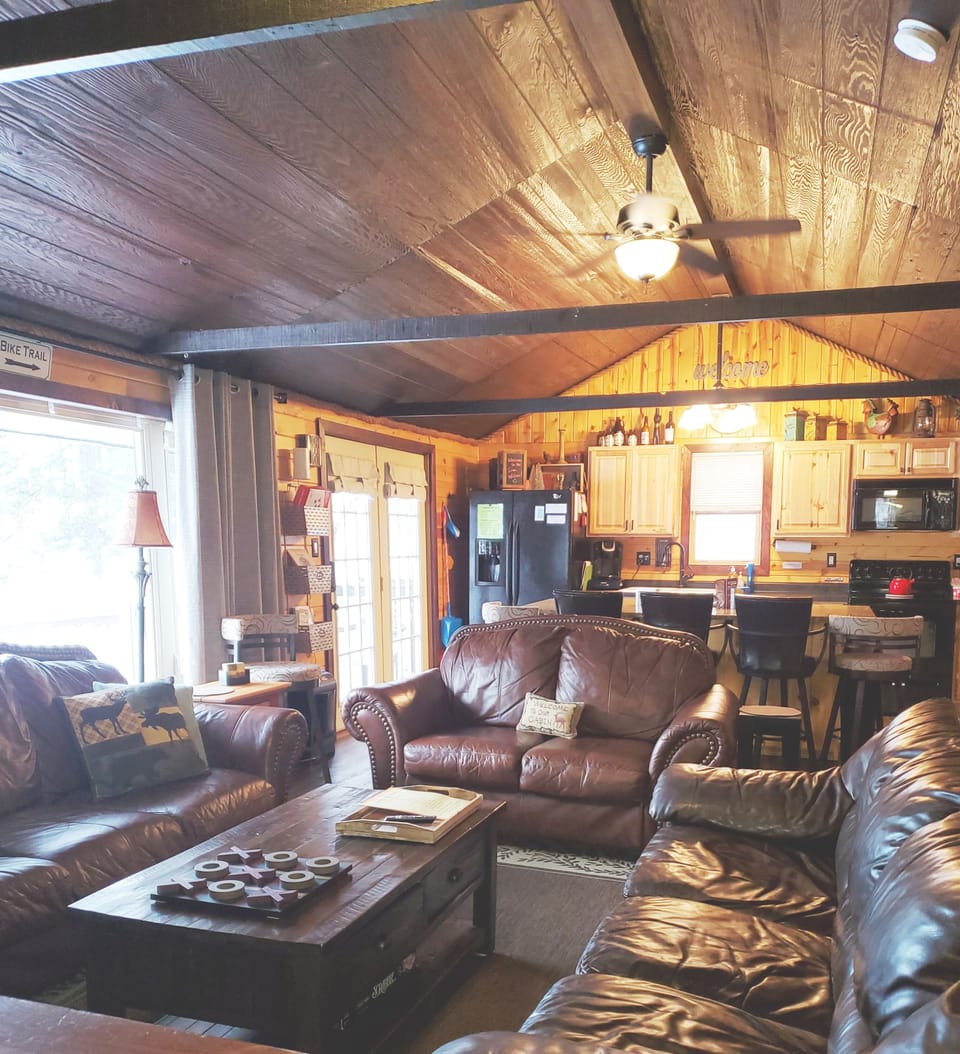 Open floor plan - LR & Kitchen