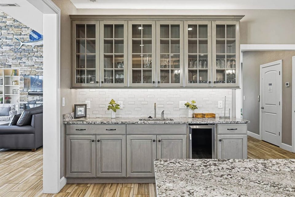 Mid-Level Wet Bar