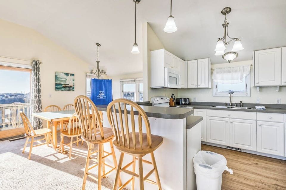 Top-Level Kitchen with Bar (seats 3)