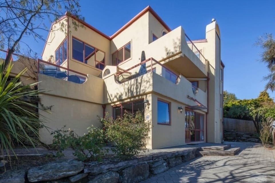 Guest apartment is the ground floor of Townhouse.-  Can be rented with Top House