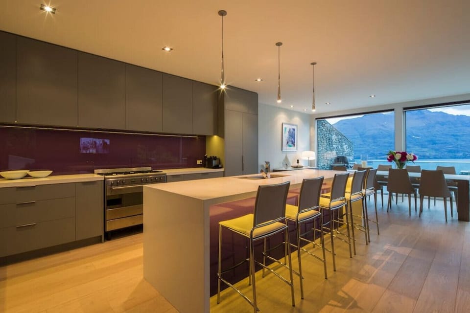 Cook and dine with a view.
