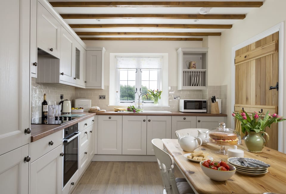 Ground floor: Fully equipped kitchen with dining area