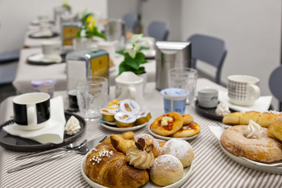 Free daily self-serve breakfast