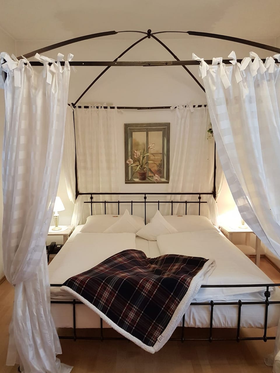 Classic Double Room | Hypo-allergenic bedding available, minibar, in-room safe, desk