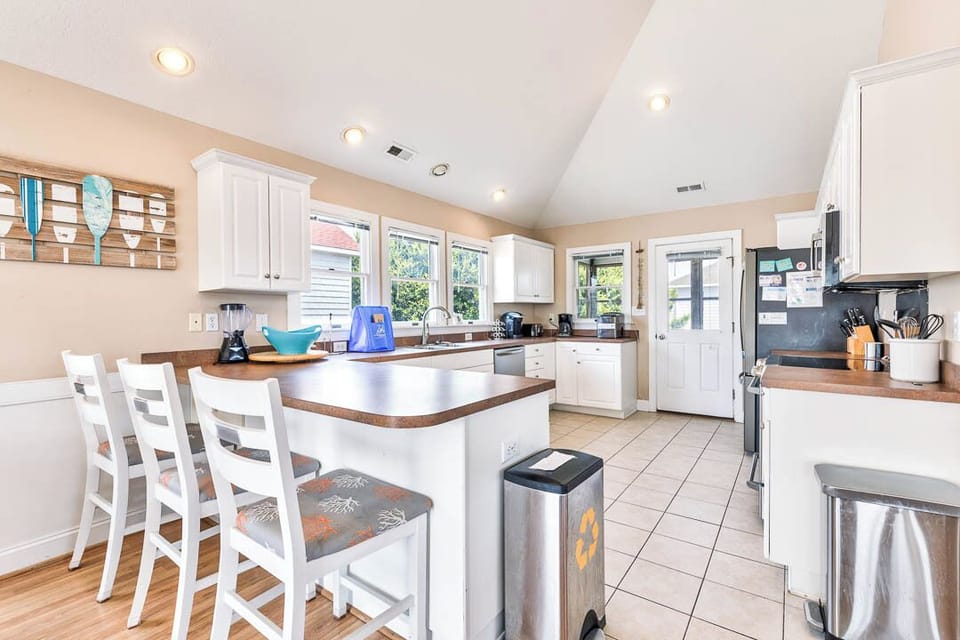 Top-Level Kitchen with Bar (seats 3)