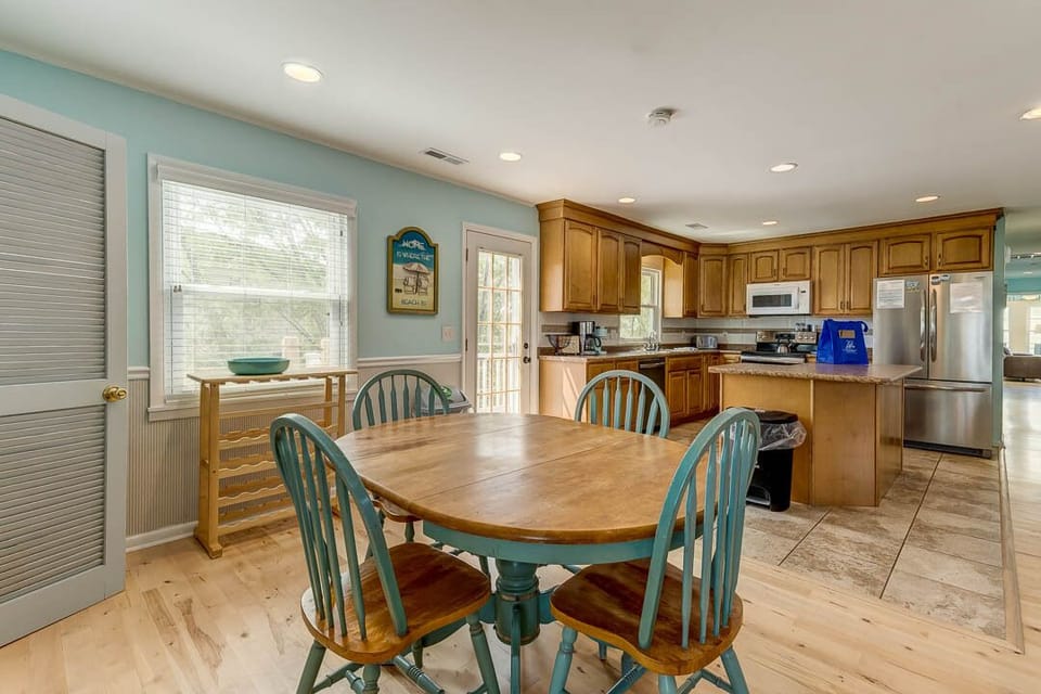 Mid-Level Additional Dining Table (seats 4)