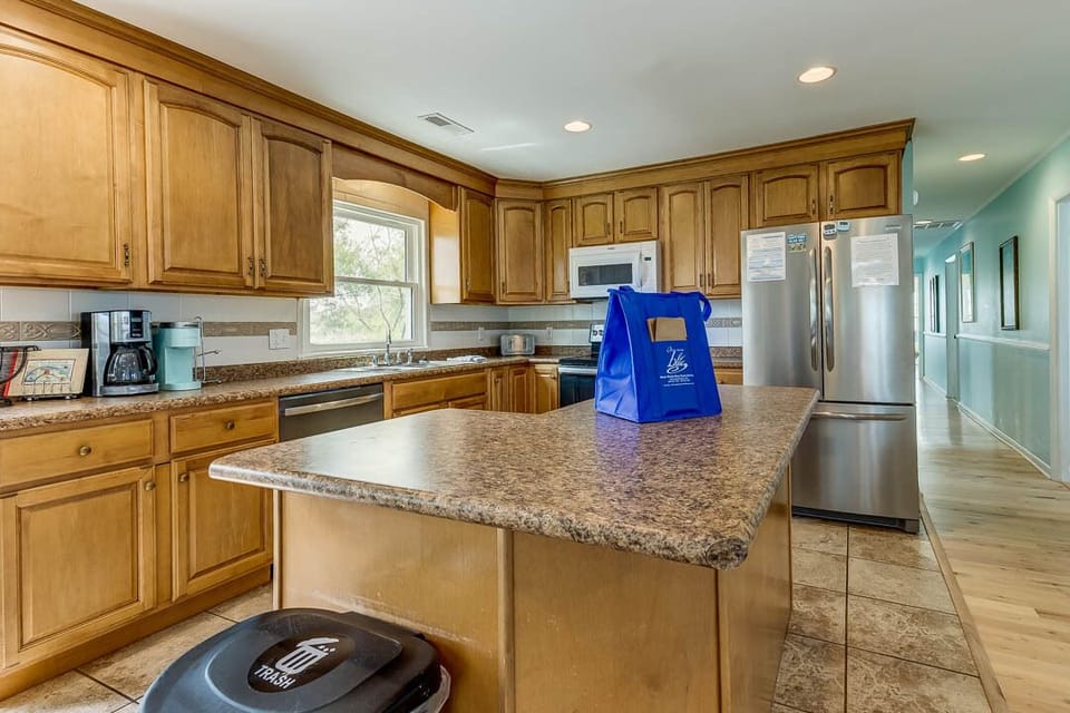 Mid-Level Kitchen with Bar
