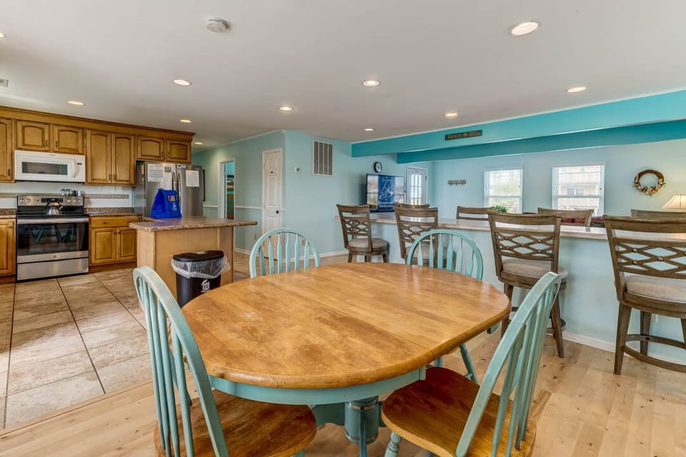 Mid-Level Additional Dining Table (seats 4)