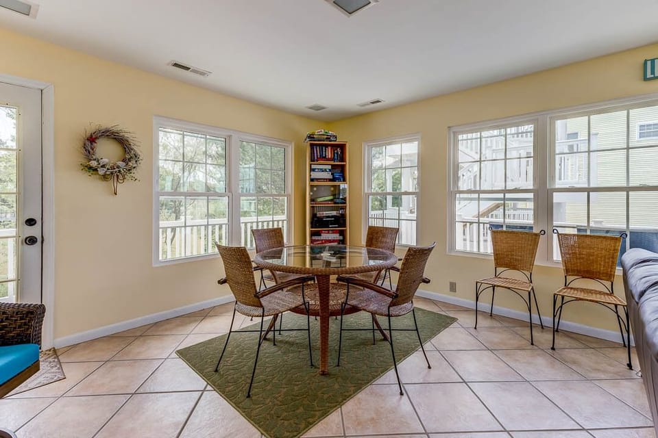 Mid-Level Sunroom with Table (seats 4) and Deck Access