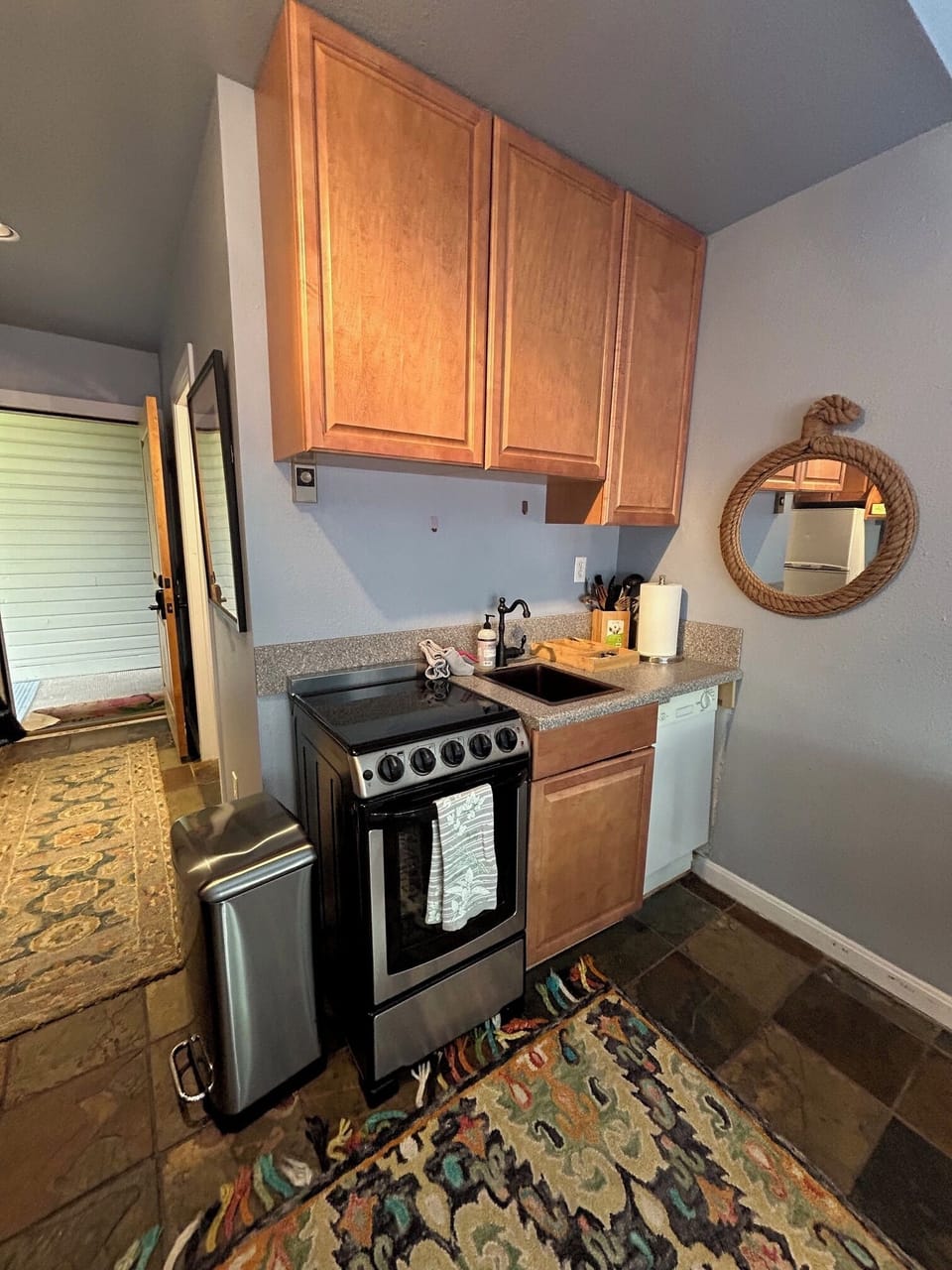 Functional cooking/clean up for 2-4 people