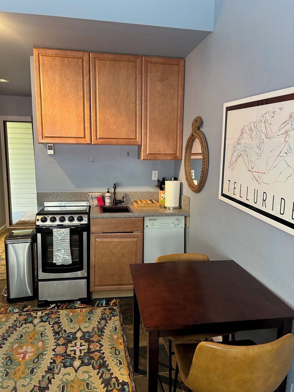 Efficiency kitchen. Copper sink, 4 burner range with oven, dishwasher, storage