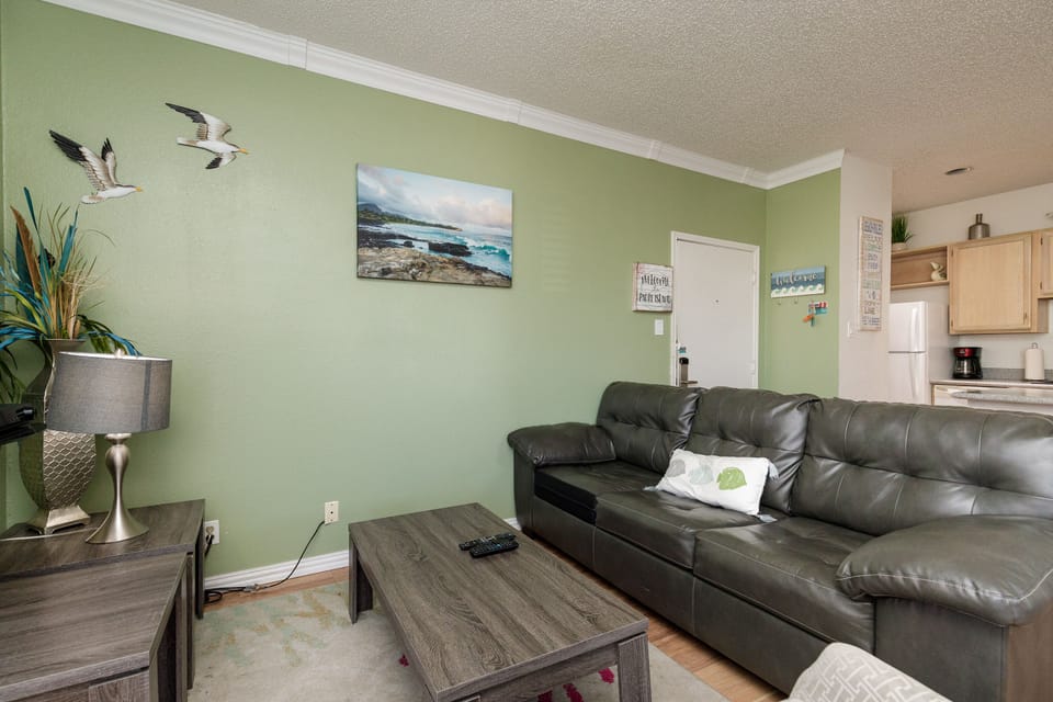 Relax on your spacious leather sectional while ocean breezes inspire coastal decor throughout your bright living space.