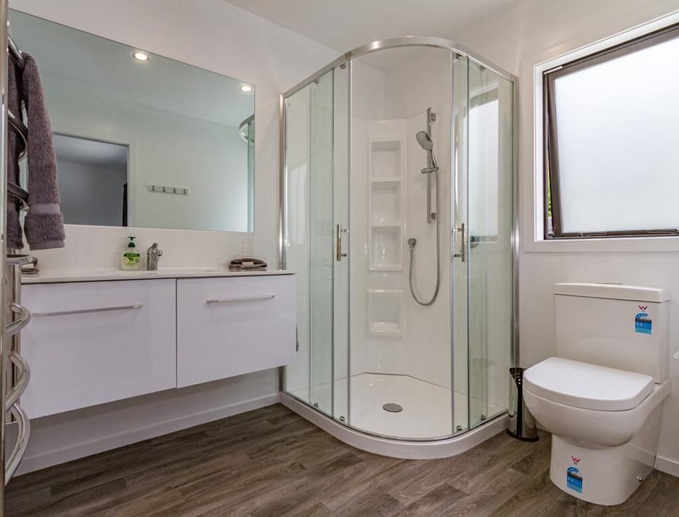 Ensuite bathroom 