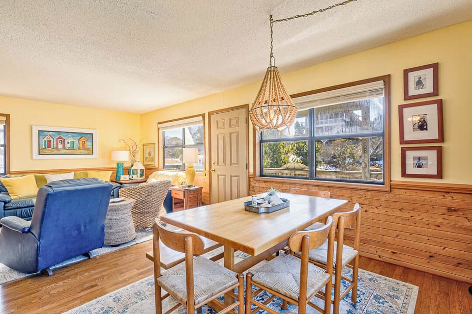 Mid-Level Dining Room with Table (seats 6)