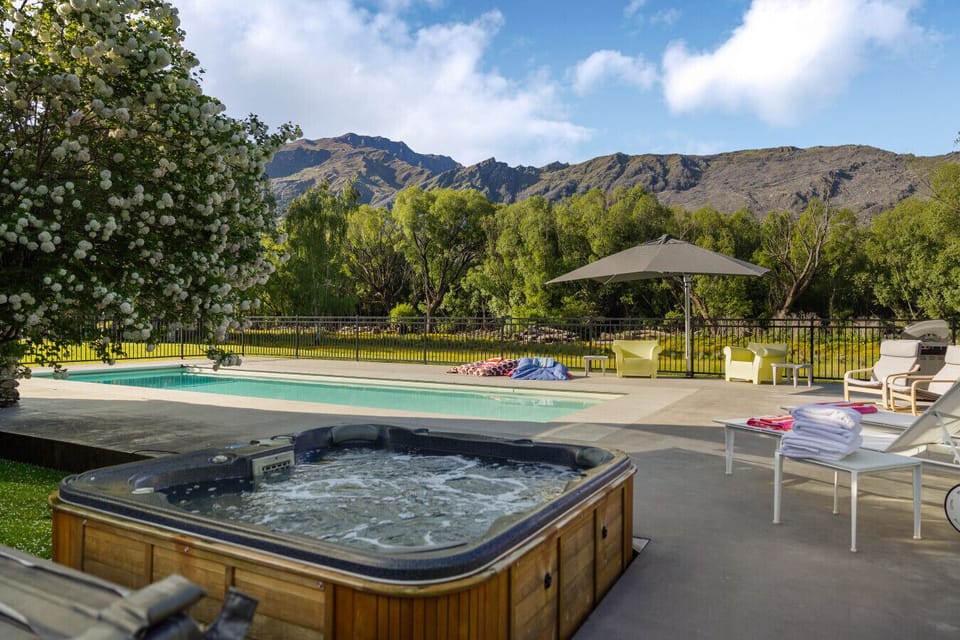 Private hot tub and swimming pool