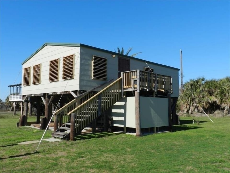 East facing and North facing decks. Huge yard 