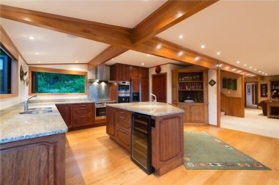 Large Kitchen with all you need