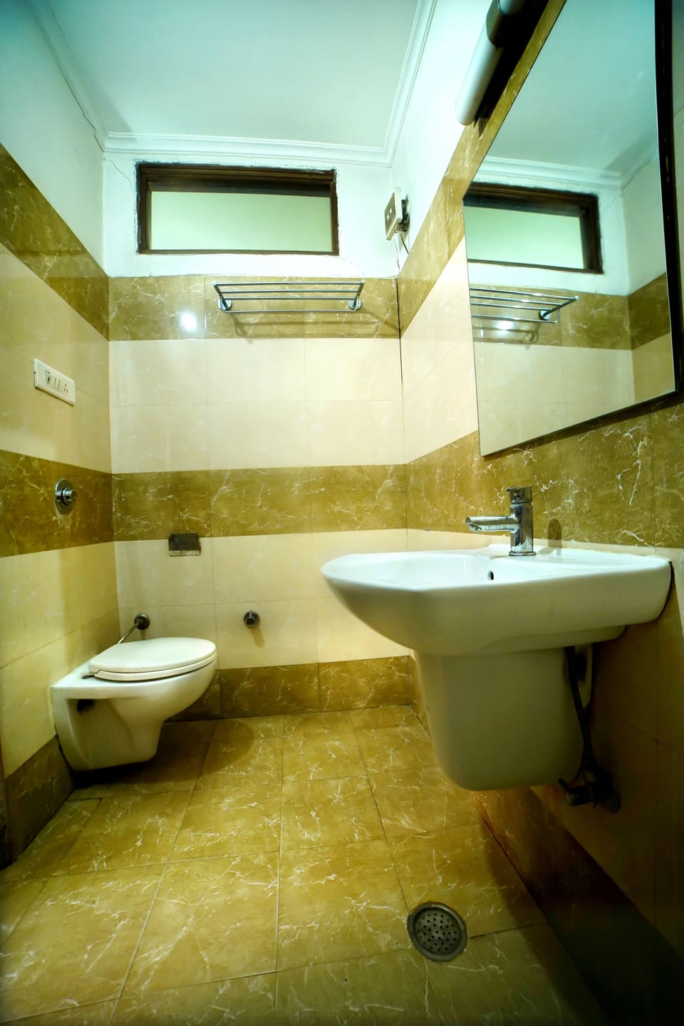 Family Room | Bathroom | Shower, free toiletries, slippers, towels