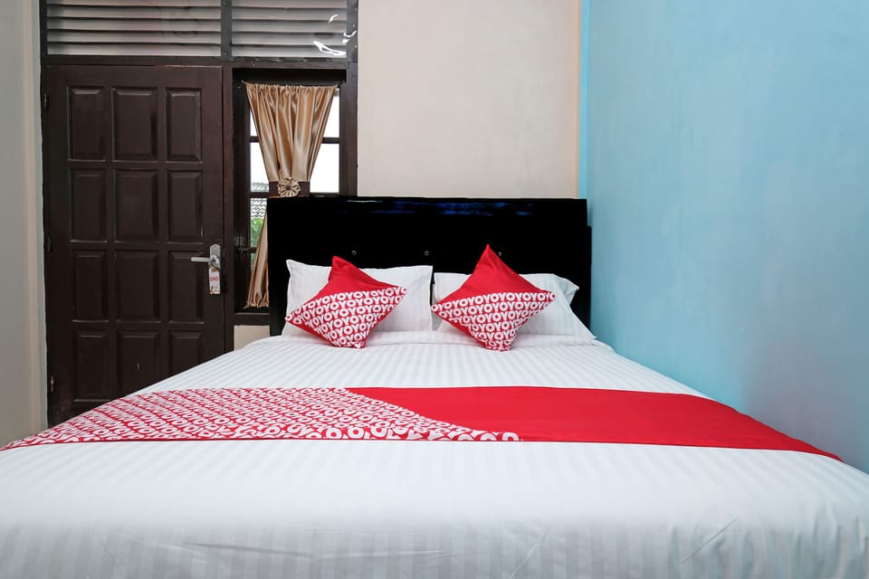 Standard Double Room | Desk, WiFi (free), bed sheets