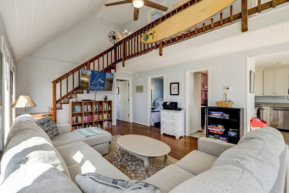 Mid-Level Living Room with Deck Access