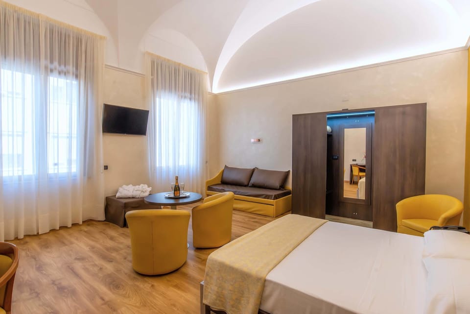 In-room safe, desk, iron/ironing board, free WiFi