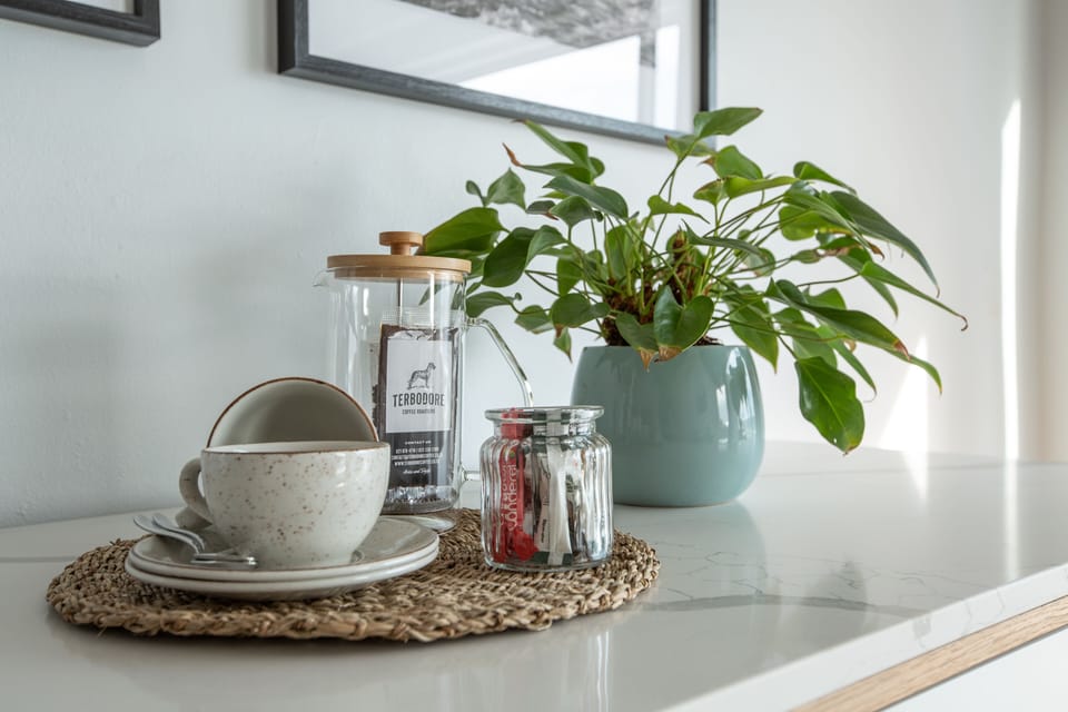 Deluxe Double Room, Sea View (1) | Premium bedding, pillowtop beds, minibar, in-room safe