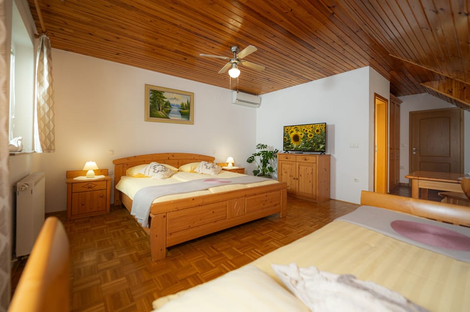 Comfort Triple Room, Non Smoking, Garden View | Desk, free WiFi, bed sheets
