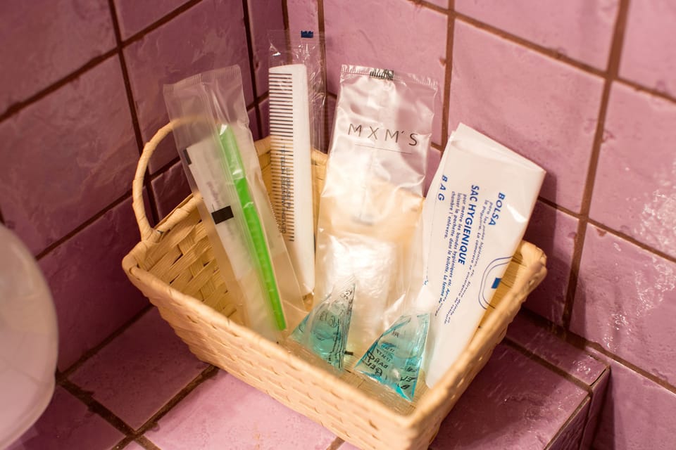 Shower, rainfall showerhead, free toiletries, hair dryer