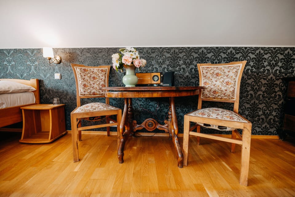 Apartment | In-room safe, desk, iron/ironing board (on request), rollaway beds