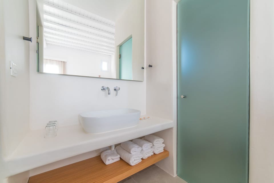 Standard Triple Room | Bathroom sink