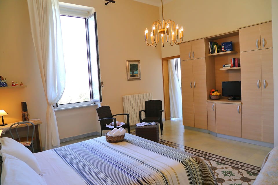 Classic Double Room, Sea View (Mare) | Desk, blackout drapes, soundproofing, iron/ironing board