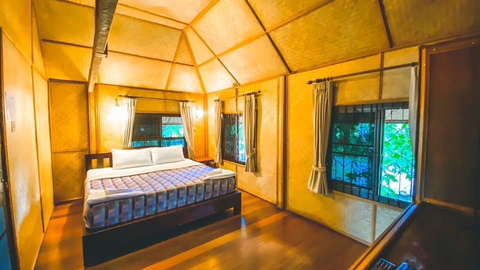 Bungalow | Blackout drapes, WiFi (free), bed sheets