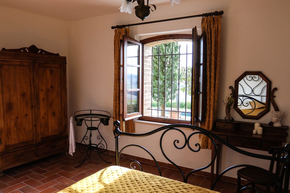 Classic Apartment | Individually furnished, desk, laptop workspace, blackout drapes