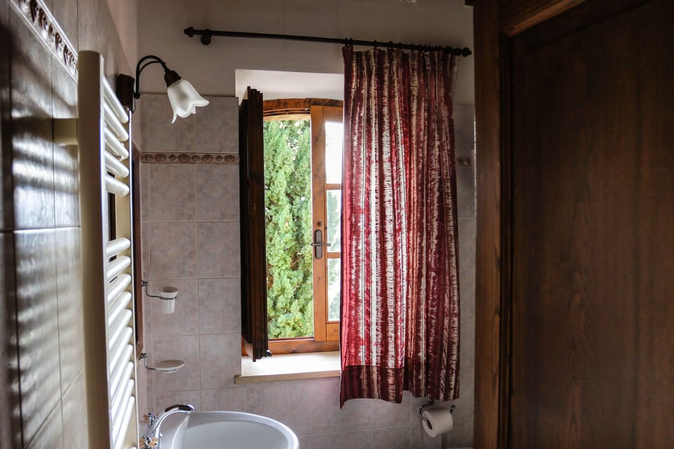 Panoramic Apartment | Bathroom | Shower, hair dryer, bathrobes, bidet